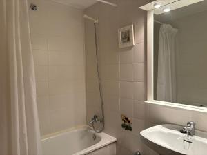 Jardín, parking y barbacoa - Tu espacio de relax - Besiberri 2