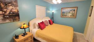 Near Beach Cute & Cozy Pool