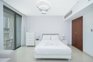 Urban Skyline Haven Near Burj Khalifa