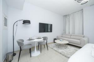 Urban Skyline Haven Near Burj Khalifa