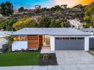 Spacious 4BR Retreat with Hot Tub Fire Pit and Patio