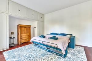 Convention M12 Quick Eiffel Tower access