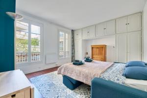 Convention 15th Colorful & Bright Studio managed by Mey Agency