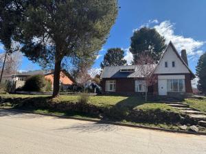 Cabaña para 4 personas, zona centro, vista al Rio Aluminé