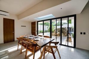 6BR Luxury Villa Perla with 2 Pools & Game Room