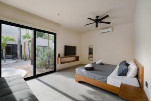 6BR Luxury Villa Perla with 2 Pools & Game Room