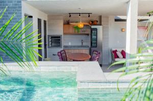 Casa Linda a 80m da Praia com Piscina Privativa