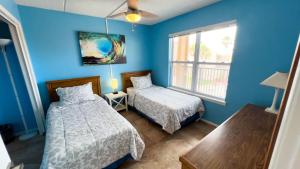 Near Beach Updated Pool & Hot Tub