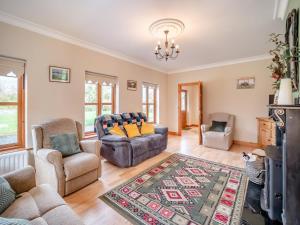 5 Bed in Westport oc-ii06251