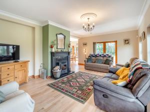 5 Bed in Westport oc-ii06251