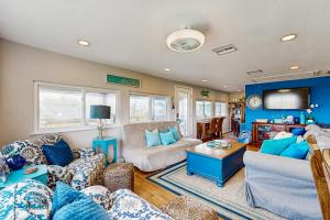 Haven Steps to Beach Large Deck Pet Friendly