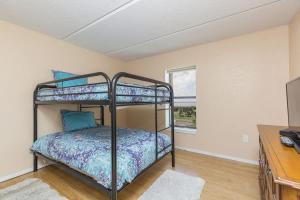 Sweeping 10th Floor Views Up to 10 Beachfront