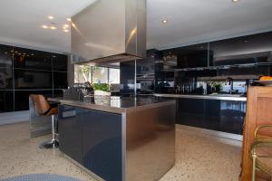 Kloof Road SplendourViews Meet Heaven