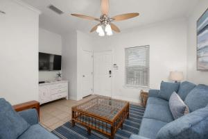 2 levels Big 3 bedroom Near Beach Pool