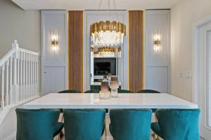 Dream 5 bedroom with Minions and princess castle