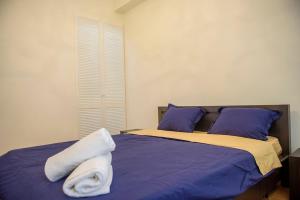 Central 1-bedroom apartment with wooden balcony!