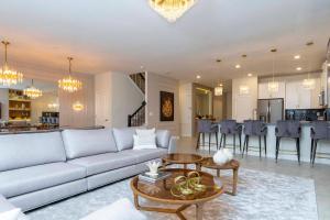 Brand New 9 Bedroom Single Family Storey Lake 18ST