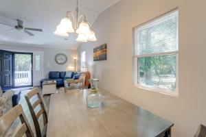 Lovely Emerald Isle Home, Walk to Beach!