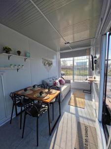 Casa Container à beira-mar! Térreo 1