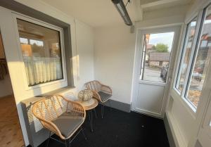 Rückzugsort im Buhlbachtal Baiersbronn - Ferienwohnung mit beheiztem Wintergarten, Bergblick & Parkplatz