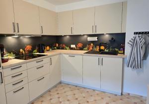 Rückzugsort im Buhlbachtal Baiersbronn - Ferienwohnung mit beheiztem Wintergarten, Bergblick & Parkplatz