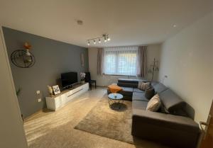 Rückzugsort mit Bergblick in Baiersbronn-Obertal - beheizter Wintergarten & kostenfreier Parkplatz - 70qm Ferienwohnung