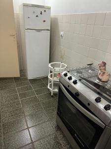 Edifício Malibu- 100 metros da praia-Check-in às 9hs e Check-out às 18hs- Apto com Wi-Fi fibra 600 mega e TV por assinatura com 120 canais