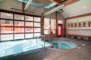 Sundowner T12 by Ski Country Resorts