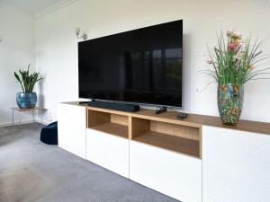 4 Bed Home Sleeps 7 - Close to Oval Tube Station