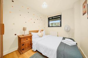 Modern 2bed 2bath apartment Canary Wharf - upto 5 person