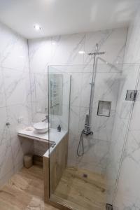 Check and Home - Rambla - 4 Huéspedes frente a la Rambla a estrenar