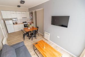 Check and Home - Rambla - 4 Huéspedes frente a la Rambla a estrenar