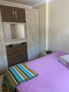 Casa térrea, 2 quartos 30m da Praia para 3 pessoas