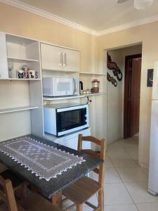 Casa térrea, 2 quartos 30m da Praia para 3 pessoas