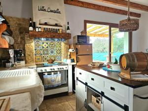 Villa Cerasella - Rustic Sicilian Retreat with Private Pool & Sunset View