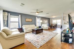 New Braunfels Escape, Walk to Gruene Hall!