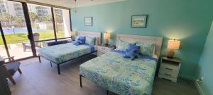 Beachfront Hotspot New Furnishings Pool 1s