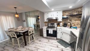 Sweeping 5th Floor Views Direct Beach Remodele