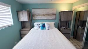 Sweeping 5th Floor Views Direct Beach Remodele