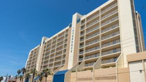 Sweeping 5th Floor Views Direct Beach Remodele