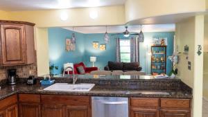 Island Condo 1st Floor Pool Patio