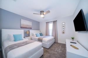 1122LG TOWNHOUSE 4 BEDROOMS & 3 BATHROOMS + POOL