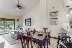 The Seasons at Avon 611