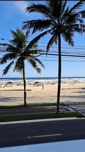 Mar a 50m, leveza e muito conforto no Martinis Apê!