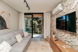 Ap com piscina, ótima localização