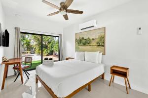 Sleek Kitchenette & Queen Bed