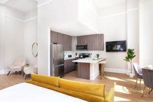 Gaslamp Loft Escape Sleeps 7 in Style