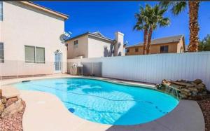 2BD Modern House with heated pool in North Vegas