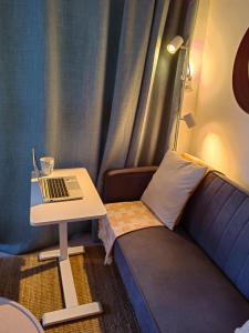 Apt in luxurious condominium near the beach