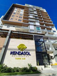 Apt in luxurious condominium near the beach